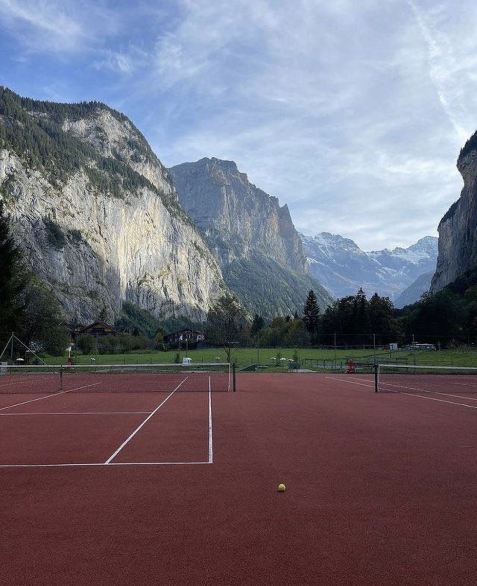 DjokovicFan_'s tweet photo. Tennis in the Swiss Alps. 😍 https://t.co/aa9DcRfiNF