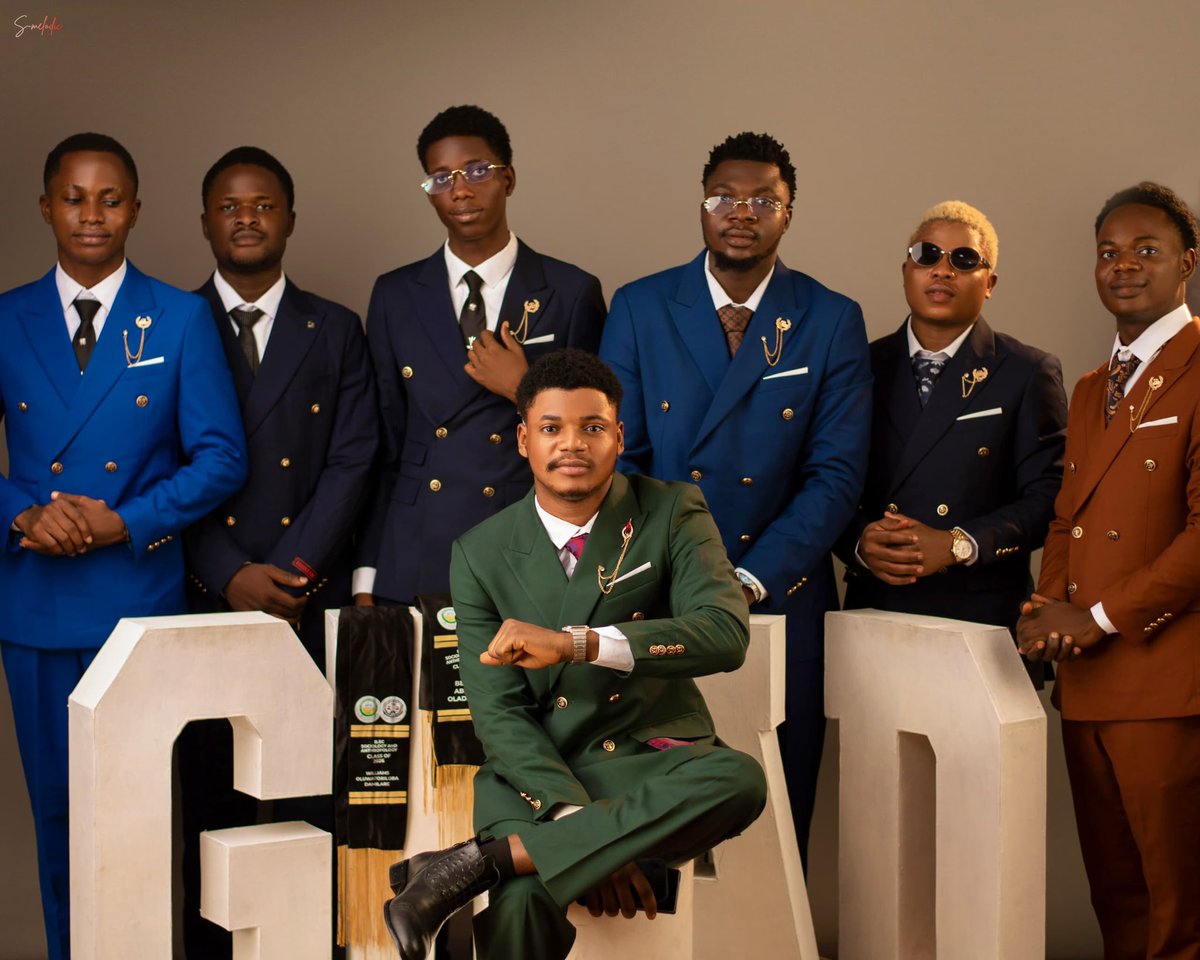 LAMEDA_08's tweet photo. A chapter from dream to reality is completecongratulations to me! A journey of hard work, resilience, and growth. I'm proud of how far l've come. This is only the beginning. See y'all at the top ✈️BSc earned🎓 https://t.co/dar6BG0YOj