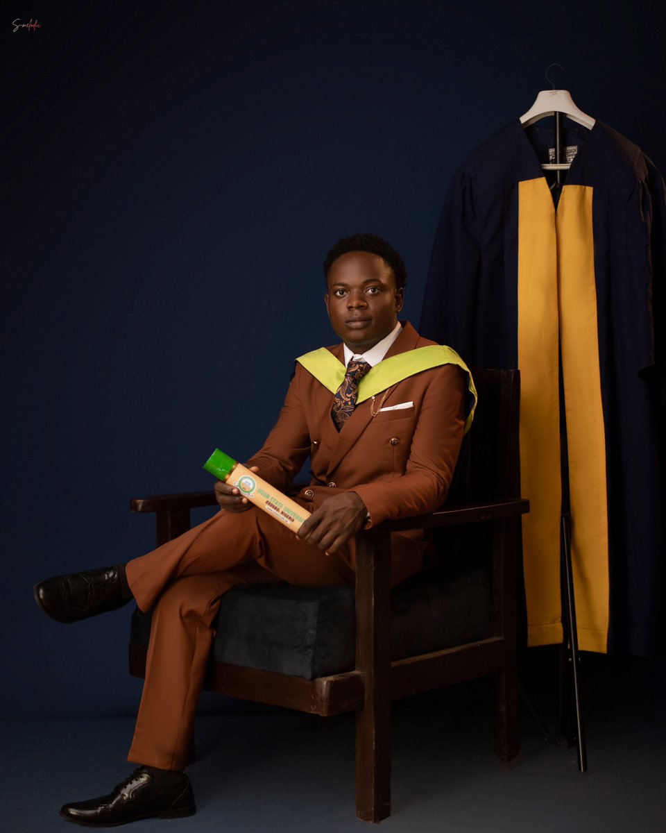 LAMEDA_08's tweet photo. A chapter from dream to reality is completecongratulations to me! A journey of hard work, resilience, and growth. I'm proud of how far l've come. This is only the beginning. See y'all at the top ✈️BSc earned🎓 https://t.co/dar6BG0YOj