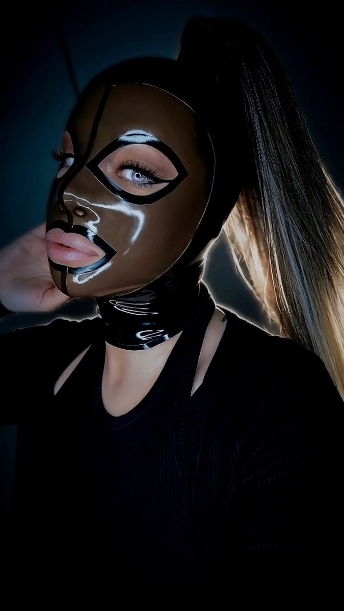ltx_empress's tweet photo. Another day, another chance to out latex on 😍
#latexmask #goddess #latex https://t.co/CLcUhbVSbf