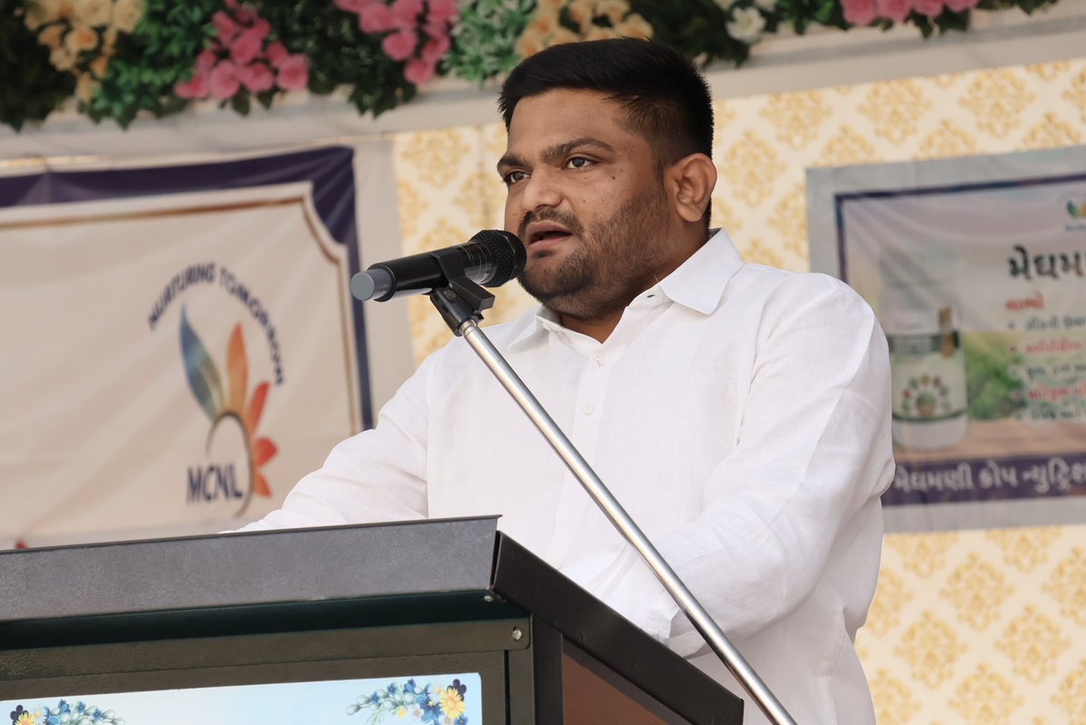HardikPatel_'s tweet photo. इस प्रयोगशाला के माध्यम से विरमगाम, मांडल और देत्रोज क्षेत्र के किसानों की भूमि की मिट्टी का वैज्ञानिक परीक्षण स्थानीय स्तर पर ही किया जा सकेगा। इससे किसानों को अपनी भूमि की गुणवत्ता एवं आवश्यकताओं के अनुसार उचित पोषक तत्वों तथा उर्वरकों के उपयोग के संबंध में अधिक वैज्ञानिक मार्गदर्शन प्राप्त हो सकेगा।

किसान समृद्धि और कृषि के आधुनिकीकरण की दिशा में यह एक महत्वपूर्ण कदम है।