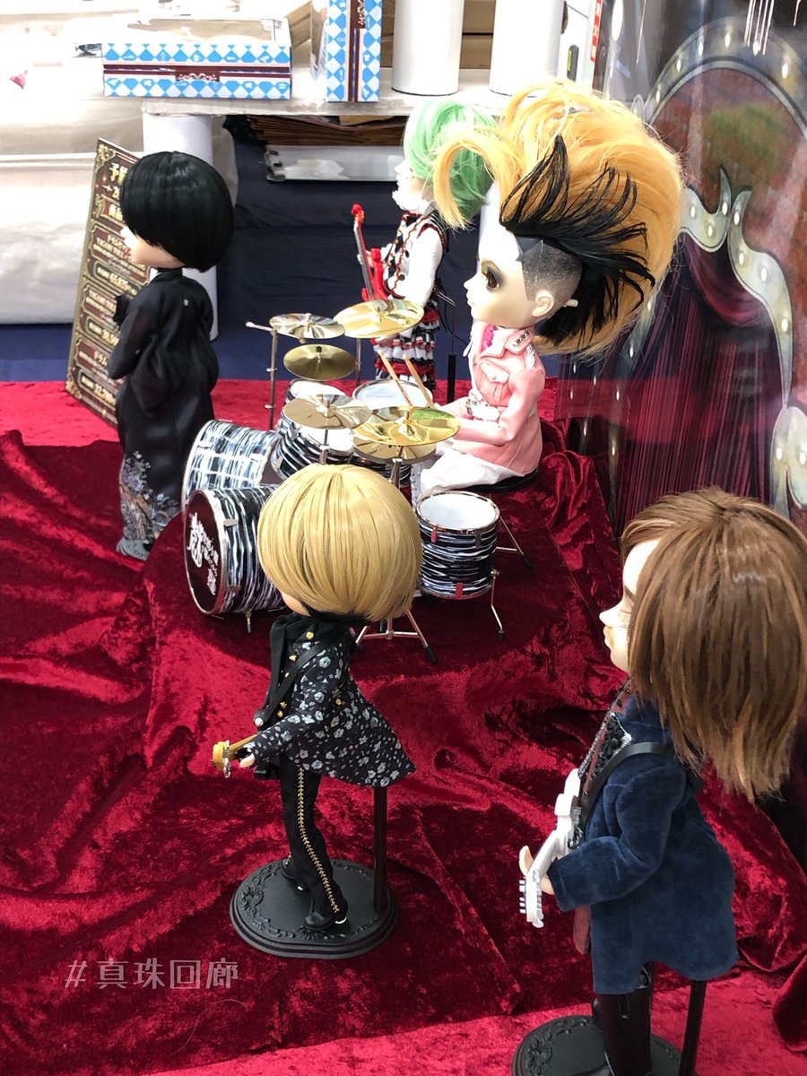galerie_p's tweet photo. グルーヴさん、5人のドールを並べて下さってありがとうございます！出展ブース内に豪華なスペースを作ってくださっていて、素敵な空間をそのまま家に持って帰りたかったです

#テヤンドール
#グルーヴドール https://t.co/Enpm6dNbOa