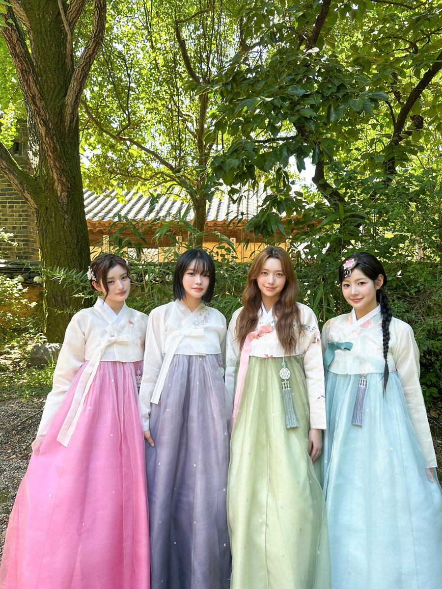 we_fiftyfifty's tweet photo. [📸] 2026 HAPPY CHUSEOK🌕

#FIFTYFIFTY #피프티피프티
#추석 #Chuseok https://t.co/dVuqJ6pUrz