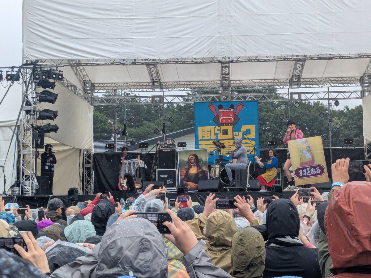 chiepmapma's tweet photo. 9/21風とロック芋煮会。朝5時出発。イモニー体操も出来た。終始雨だが雨フェス慣れして逆にテンション上がる🤣四星球のスタンディングエリアでFOMAREみたいに円になって回るは地獄絵図…ゆっくりでも泥にハマって転倒者いた。四星球お疲れ様。#風とロック芋煮会　#福島　#フェス　#芋煮会 https://t.co/AYq7yHY8wV