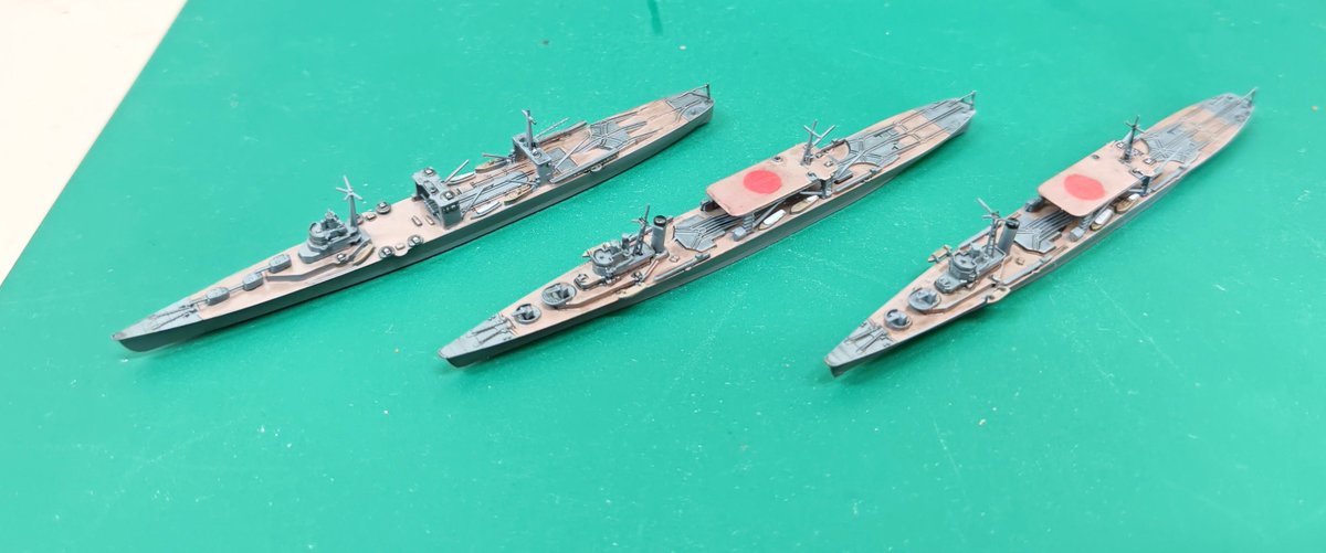 double_lead_'s tweet photo. 本日導入
 #DAMEYA より
日本海軍 水上機母艦
日進 千歳 千代田

甲標的母艦として計画された3隻ですが、千歳のみ改装工事はされず、艦尾はその時の状態が再現されています

 #2000スケモ https://t.co/yzLFYiCs0r