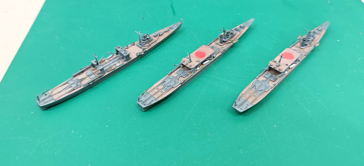 double_lead_'s tweet photo. 本日導入
 #DAMEYA より
日本海軍 水上機母艦
日進 千歳 千代田

甲標的母艦として計画された3隻ですが、千歳のみ改装工事はされず、艦尾はその時の状態が再現されています

 #2000スケモ https://t.co/yzLFYiCs0r
