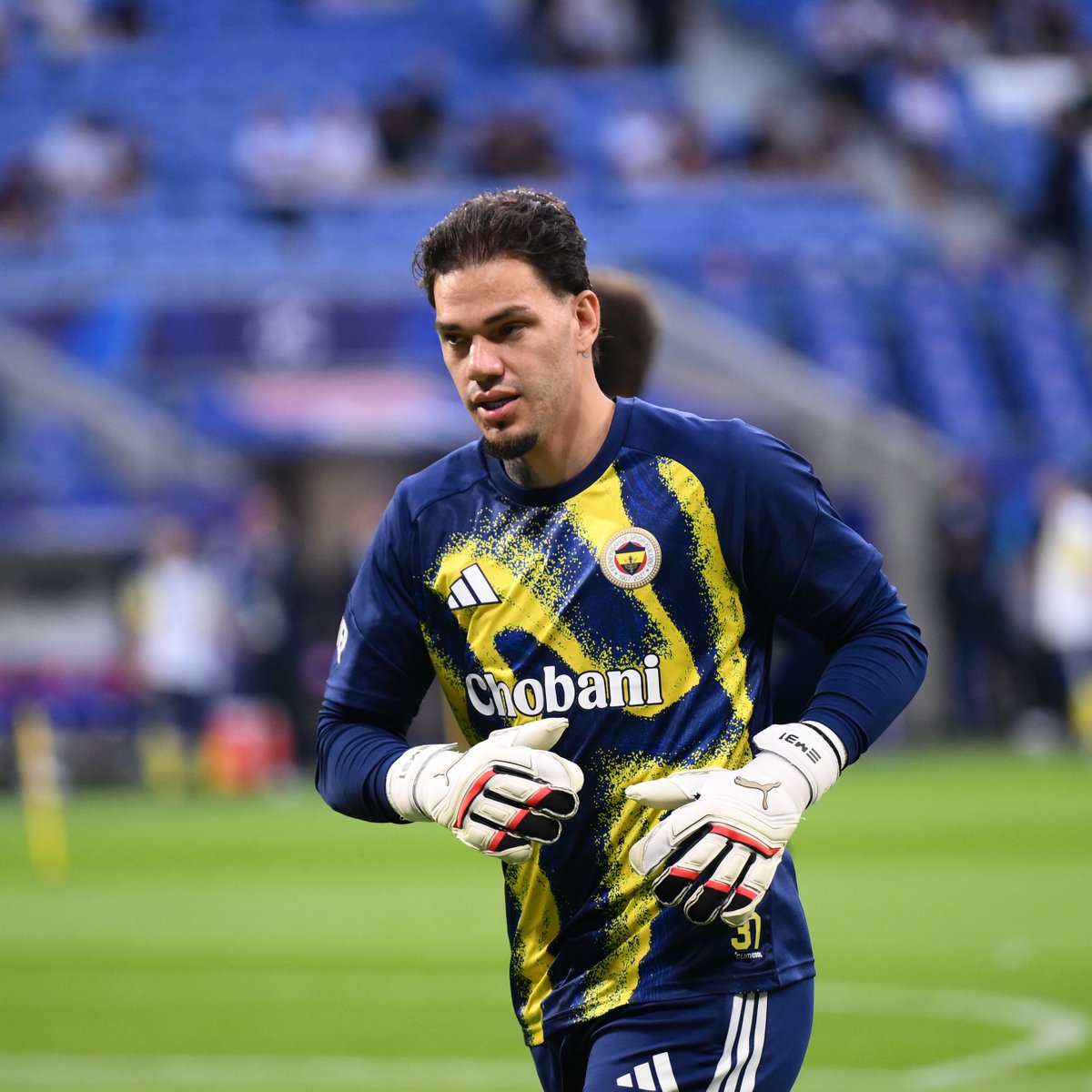 DeportesReports's tweet photo. 🧤 Bu sezon kalelerinde gördükleri gol beklentisi (xGOT) ve yedikleri gol sayıları:

🔹 Alexander Nübel: 4.01 (7)
🔹 Ederson: 5.18 (4)
🔹 Uğurcan Çakır: 5.48 (8)
🔹 Andre Onana: 8.97 (5) https://t.co/yYdSUvfuuz