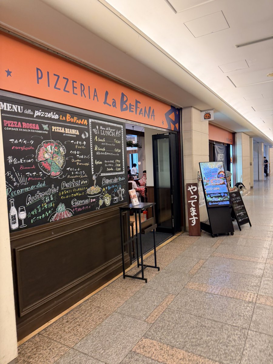 bio_re1's tweet photo. 品川駅直結のグランパサージュに下北沢、吉祥寺の名店ラ・ベファーナがオープンしたのでランチに行ってみた。1200円からとリーズナブルなのにバッチリ美味しい✨特にジェノベーゼのオイルはこれだけでご飯が食べられそう😋リピート確定！
ちなみにリビオタワー品川モデルルームの真下です。

#品川飯 https://t.co/eu2MwaTVPU