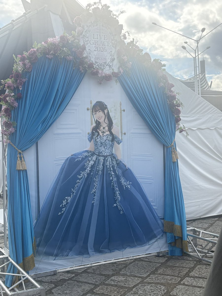 RizeFC3S's tweet photo. やっと外涼しくなってきた笑
2時間クソ暑い中物販並んでもう疲れた笑 https://t.co/QEkoscpLh4