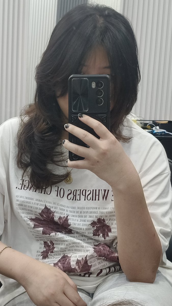 charyko_'s tweet photo. Haircut :3 https://t.co/xHixwV05wC