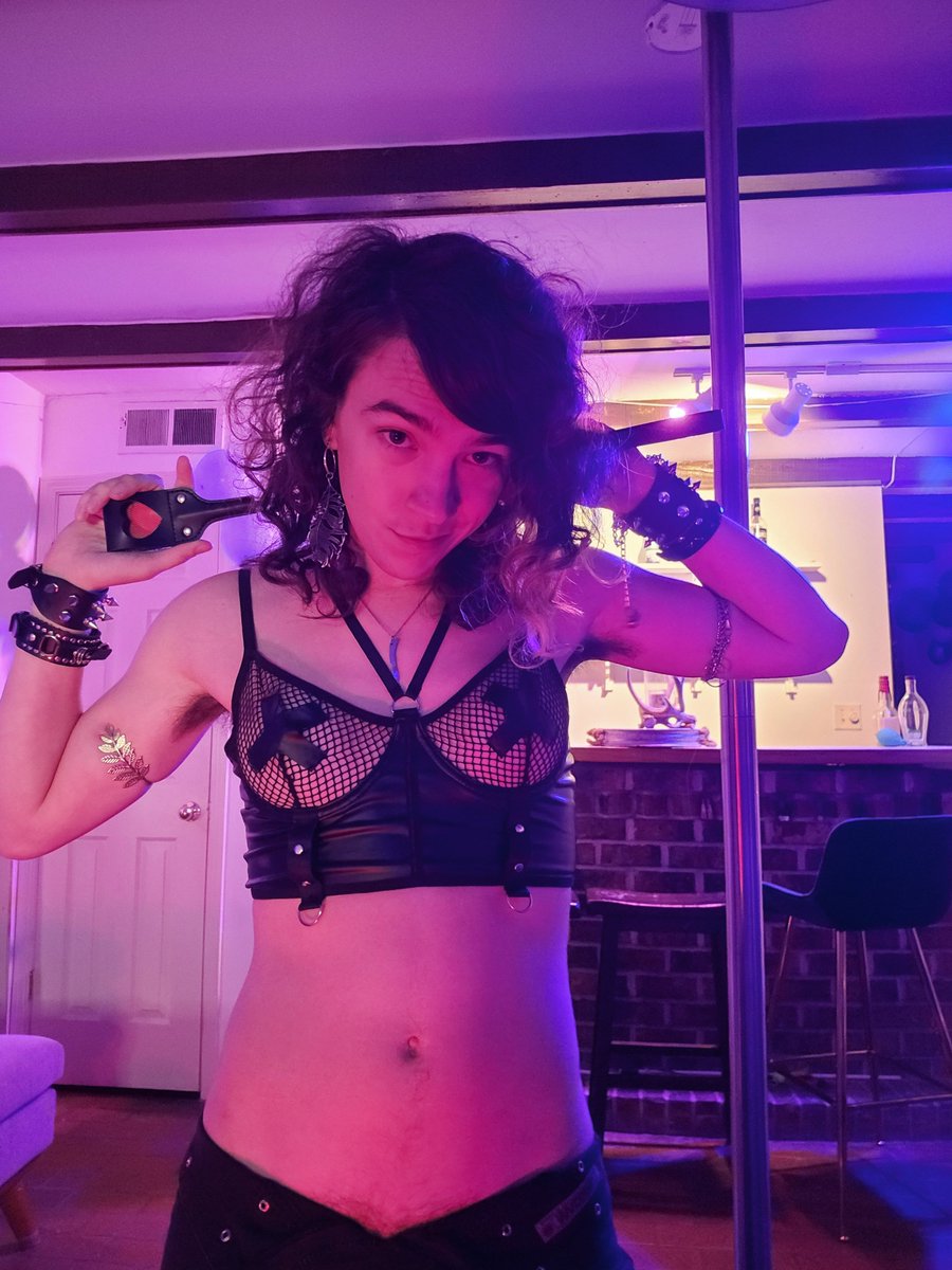 izzyfluffy7734's tweet photo. And how hard do YOU like your spanks? 😏
#femboy #kink #bdsm #tgirl #goth #onlytrans #lingerie #tease #cute #dom #horny https://t.co/jZsPisGwgS