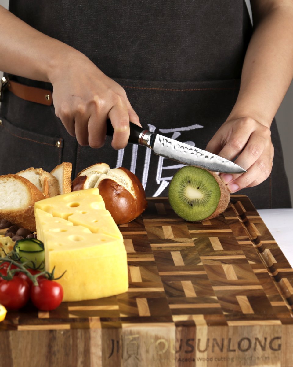 yousunlong's tweet photo. Small blade.
Steady control.
Precise preparation.
Find your next kitchen essential at https://t.co/QOFzZapGHi
#YOUSUNLONG #ParingKnife #SmallKnife #KitchenKnife #ChefKnife #KnifeSkills #HomeChef #KitchenTools #KitchenEssentials #FoodPrep https://t.co/Nu7da5duy9