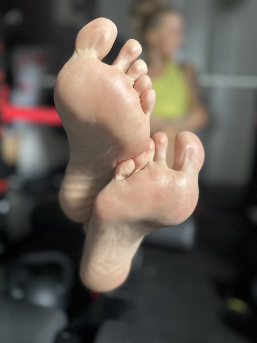 MatildaSl26's tweet photo. Schade, dass du nicht einmal meinen kleinen Zeh beeindrucken kannst! https://t.co/nC5j6W1XVf
