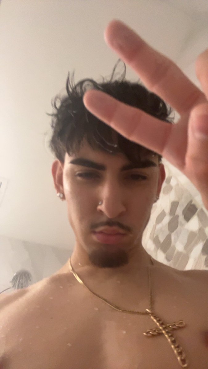 DaUnknownDFE's tweet photo. Let’s hang out? Az lmk #az #hangout #collab #latino #latina #lightskin #white https://t.co/wJfiFMMkbR