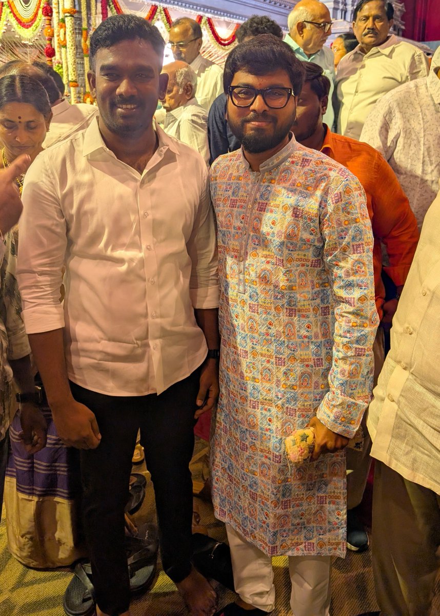 urstrulySSMB95's tweet photo. Birthday wishes to our dynamic leader and rising sun of rayalaseema @IParitalaSriram anna 🔥wishing u to achieve great heights with the blessings from people of rayalaseema ❤️
#HappyBirthdayParitalaSriram https://t.co/1l5xaTcncu