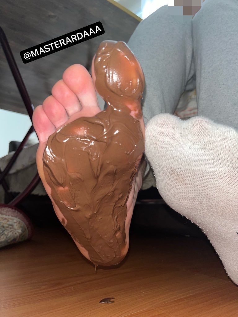 beyefendimaster's tweet photo. 🇹🇷What are you waiting for? Start licking!😈 🍫 

#master #feet #finansalköle #ayakkölesi #ayakfetişi #slave #findom https://t.co/EQzsXXfV4A