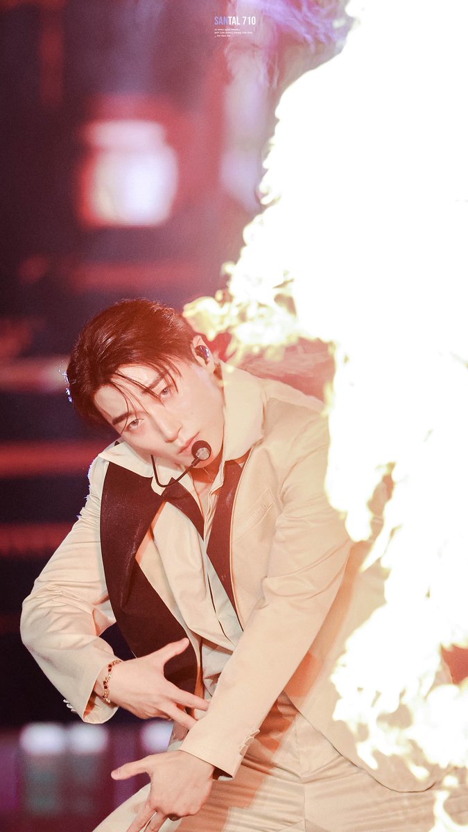 santal710_'s tweet photo. 260919 TMA 

‘BAD’ Man on Fire 🔥 

#ATEEZ #에이티즈 #CHOISAN #SAN #최산 #산 https://t.co/2D7iiNyCsS