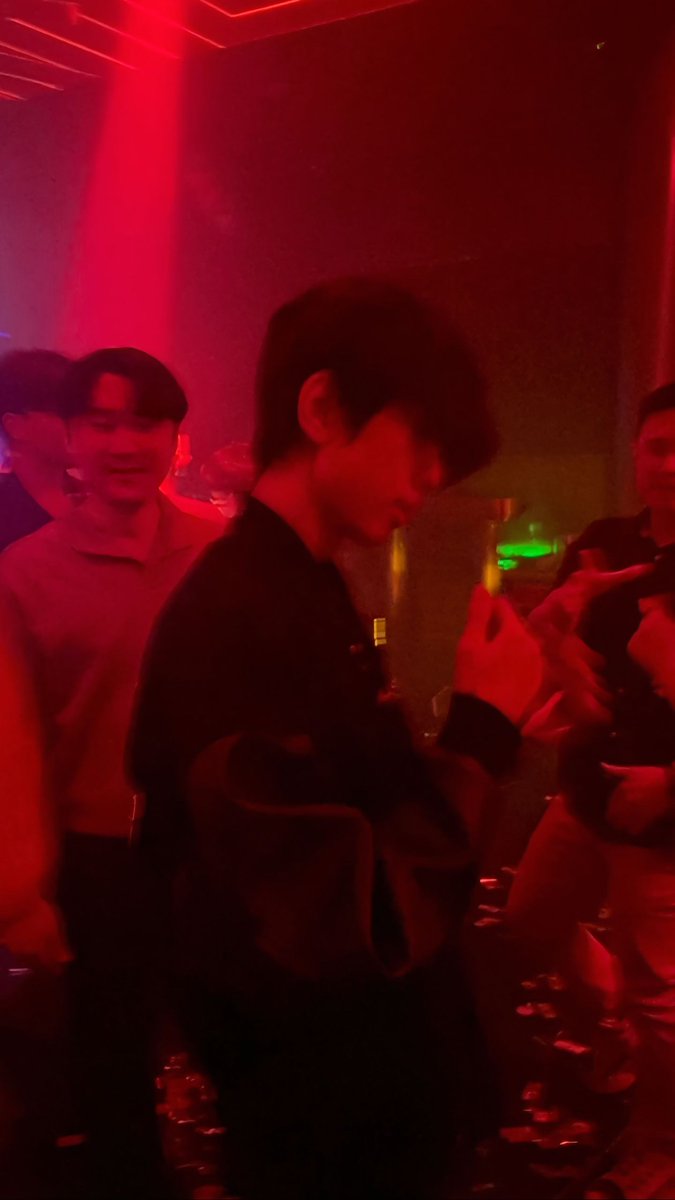 GnagneRegis's tweet photo. 我在人群中多看了你一眼 #迷玩 https://t.co/a8L05KM9do