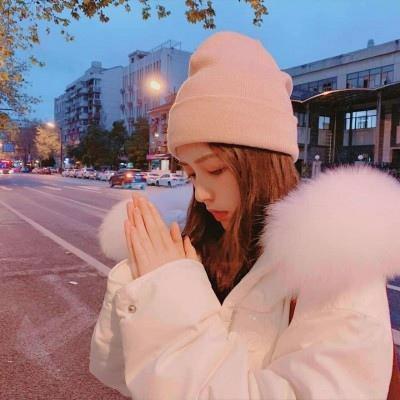 imAmira2002's tweet photo. 💰 🎈 🌹 🎁 Work email at 8pm? No thanks. https://t.co/CS4WpuQC2y