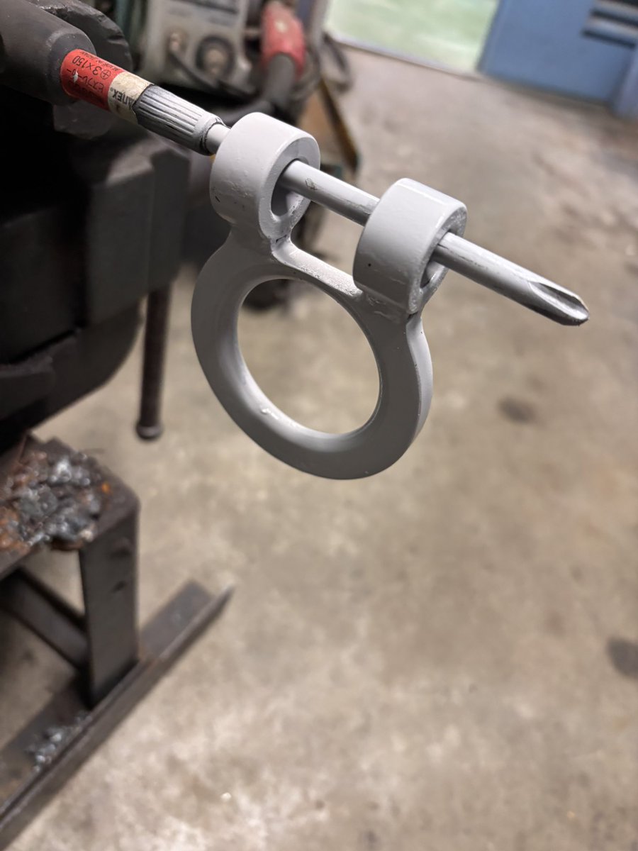 Fumotaka130's tweet photo. 牽引フック塗り替える遊び https://t.co/ge1p4LB5fu