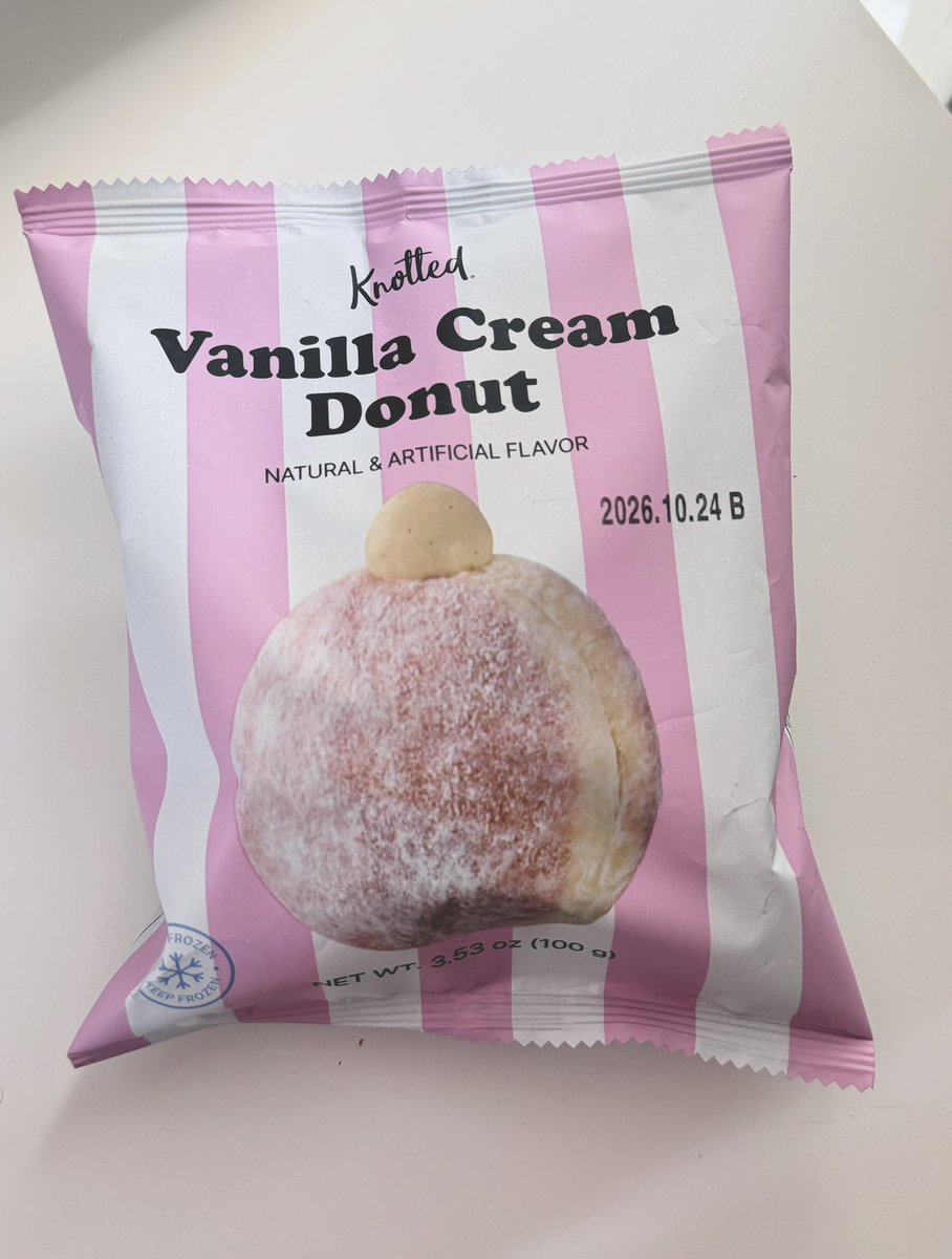 aprilyvm's tweet photo. These are sooo good. Serving size is half the donut but who tf is only eating half a donut? 😫 The full thing is 290 cals https://t.co/aa4X8wYDmA