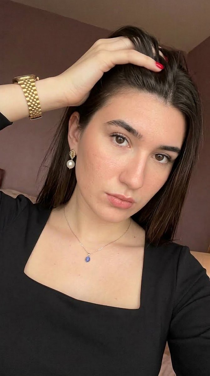 GoddessClara359's tweet photo. regardez bien ma tête les fétichistes ptdrrr y’a zéro pied sur cette photo et vous restez collés quand même, pathétique #feetgirl #domination https://t.co/IjpoQ9NjxL