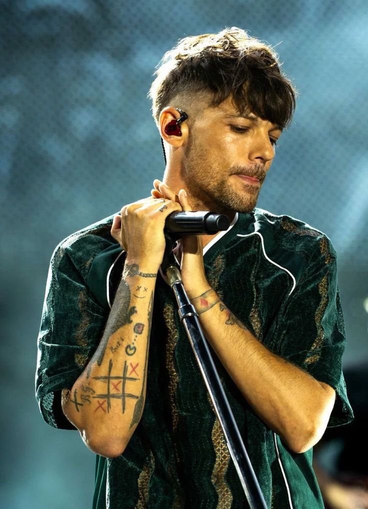 K8ChevGirlNZ's tweet photo. Vote for Louis! 

Let's do what we can! 

https://t.co/FqedrNWVWR…

#LouisTomlinson https://t.co/F3fDefwoEf