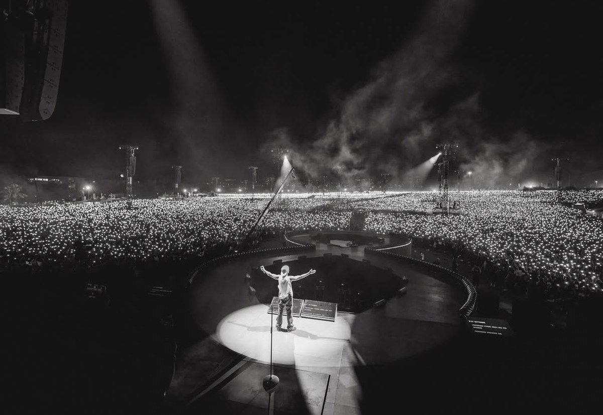 callmeilaria's tweet photo. "non scriverò la musica, ma vita della gente"
buon 22 settembre ❤️‍🩹 https://t.co/j7gyWAtlDz