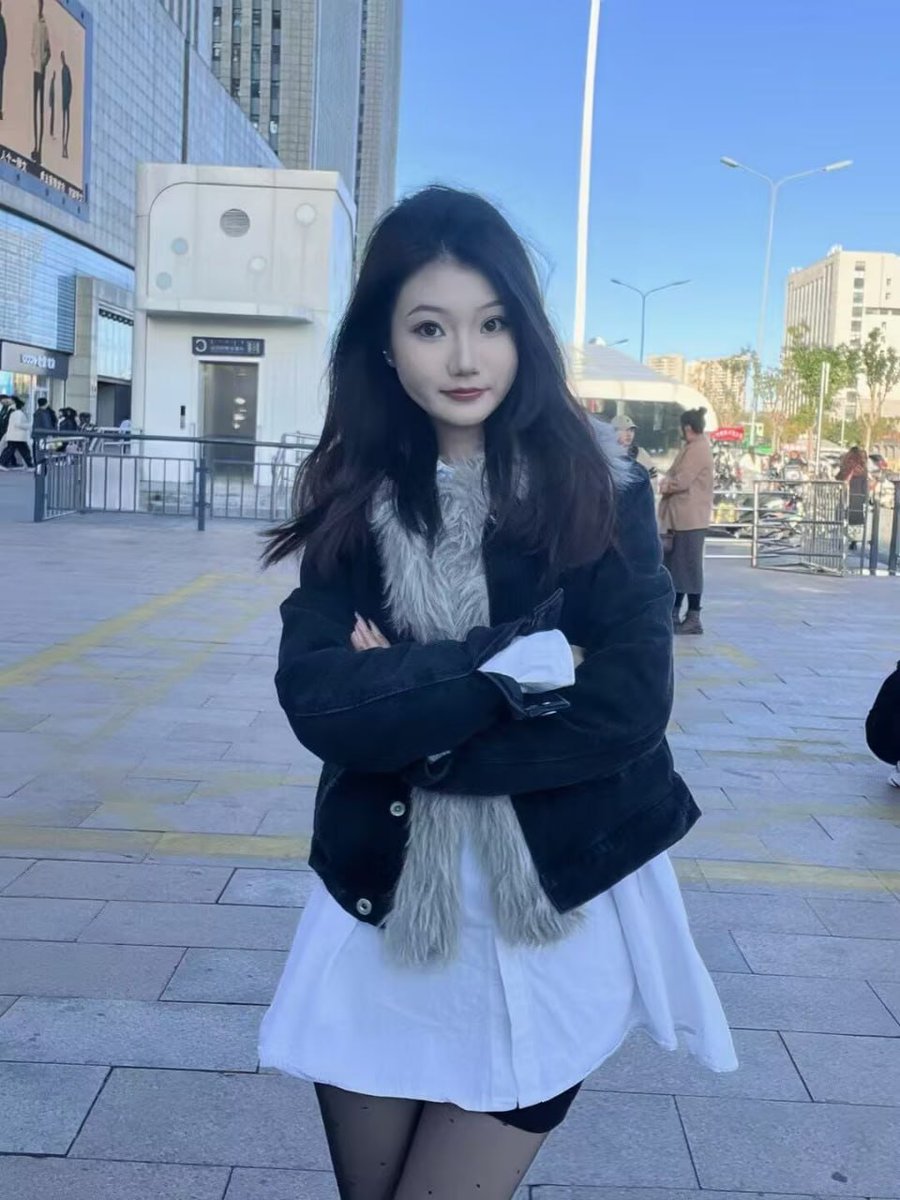 Jthdn_'s tweet photo. 【原相机泄密】生活照气质漂亮高不可攀的美女，私下却是一条小骚货，黑丝肉丝露脸性爱自拍，无水印原版
#反差 #泄密 #高颜值 #露脸 https://t.co/RBqSRzcM8g
