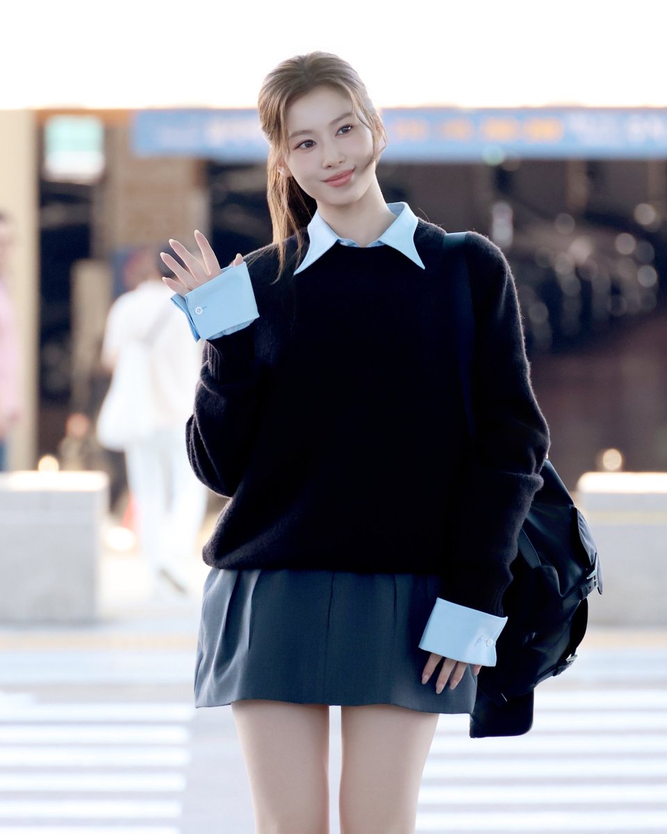 dc5twice2's tweet photo. @Prada Can’t wait to see the show!

#PradaxSANA #PradaSS27xSANA
#SANA https://t.co/YdZcGaLYP6