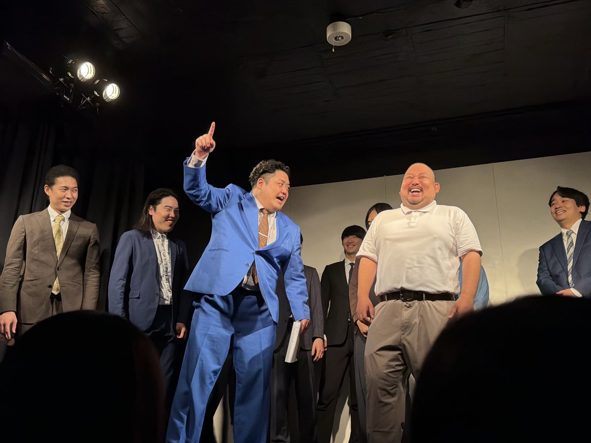 SYSSx39's tweet photo. バティオスで #ワイガヤ《1部》
フランツは安定の面白さで、久しぶりに定点計画観たけど面白かった！
後半のコーナーの圧の強いセンチネル大誠さん笑
初見の人も多くて、ワイガヤは色んな発見があって楽しい！
そして初めてチェキを買ってしまった！フランツとスタミナパン、好きな2組だから嬉しい！ https://t.co/xyxQO68XSt
