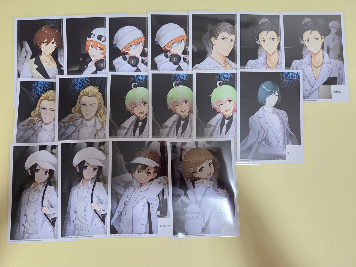 shiromi45's tweet photo. 【SideM/FiFS/フォト風カード/箔押し/表情トレカ/できたあと/できるまで/クリカ/ステージフォト/特典/交換/譲渡】
譲)画像4枚
求)各種英雄、アスラン、定価+送料
赤線は交換のみ、一部英雄との交換のみ
探しているものはフォトカ表情>白衣装　ほかFiFS関係のものになります。 https://t.co/T2mZm0DCuc
