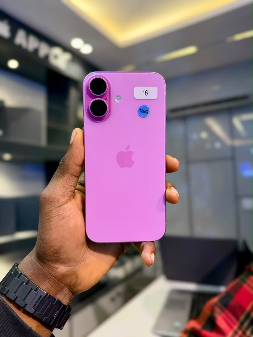 greatvictroy1's tweet photo. 🇺🇸 Direct  iPhone 16 128gb eSIM ✅Battery Health: 92%🔋—₦830,000💰 https://t.co/dnwdjYnsz6