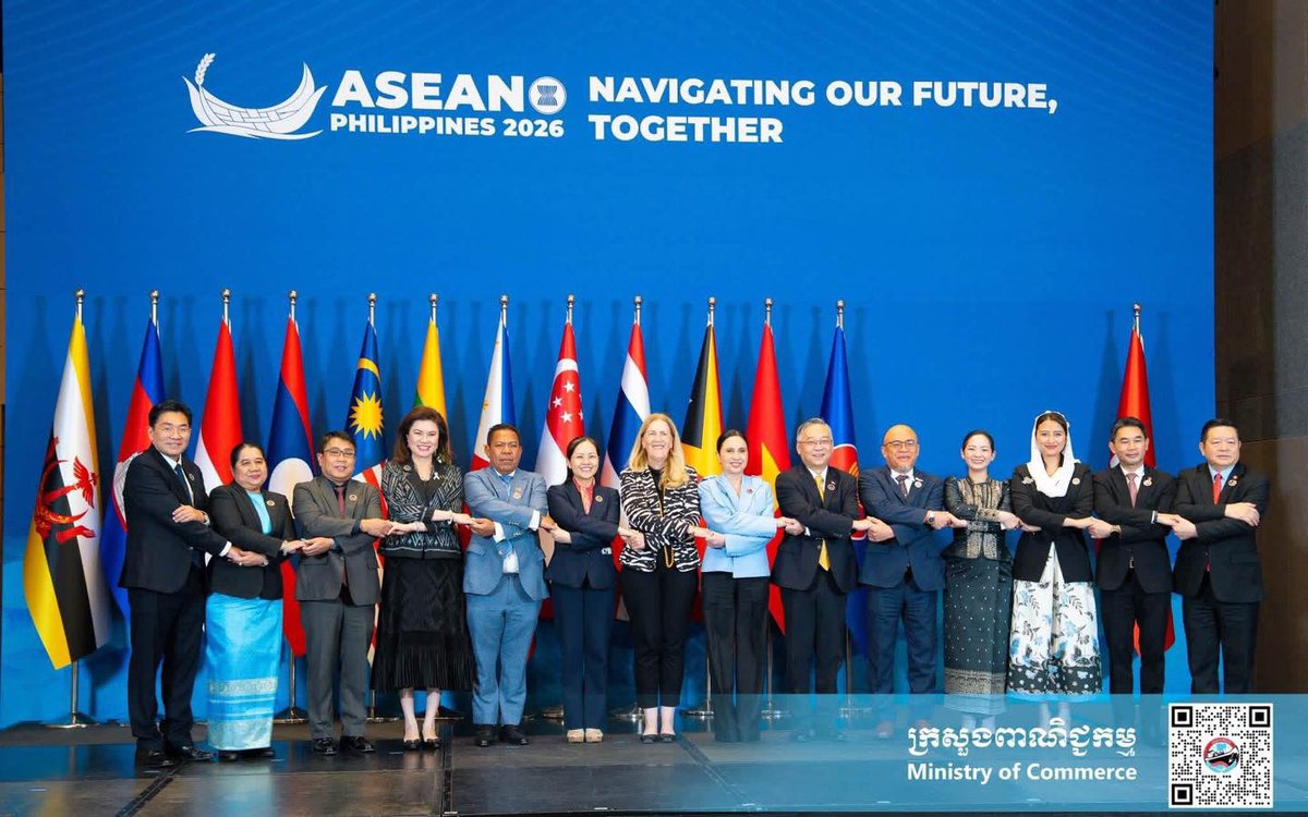 MoCCambodia's tweet photo. Her Excellency CHAM Nimul, Minister of Commerce and ASEAN Economic Minister (AEM) for Cambodia, led Cambodia’s delegation to attend the 5th ASEAN Economic Ministers and Troika Open-Ended Dialogue with Switzerland Trade Minister,…
👉 Read more: https://t.co/0l3sVtFJmc https://t.co/NHF0eOFyFX