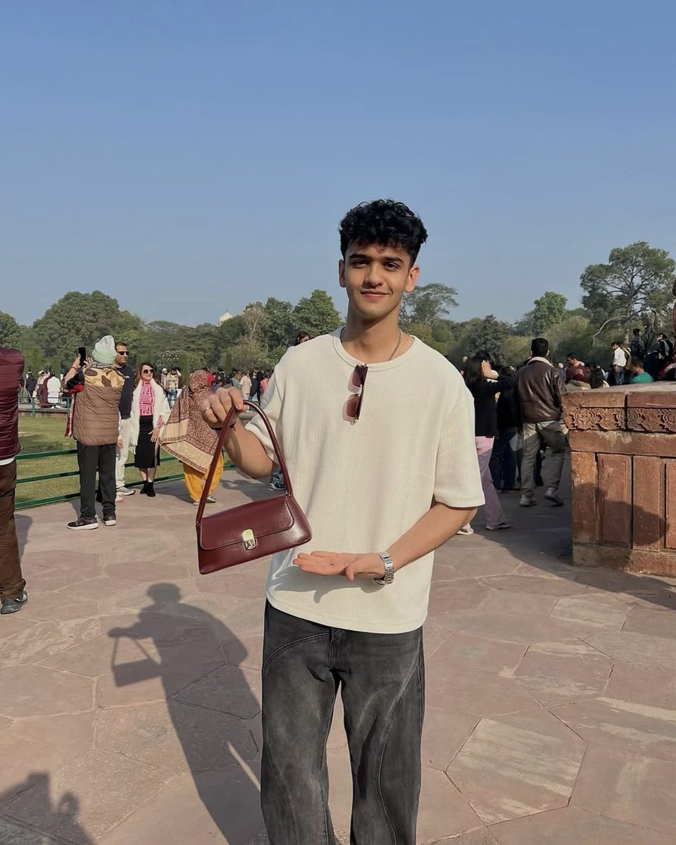 teeshaneshah's tweet photo. how dare i https://t.co/vG4BOaAjhP