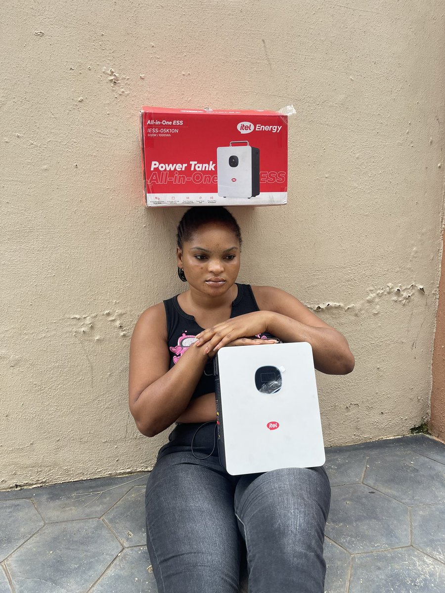 Brattyenori13's tweet photo. Itel is a very good product 🥹I like the color most especially cos my favorite color is white and red❤️if you don’t have it you’re missing out 🥰 https://t.co/bxHIhoYyIa