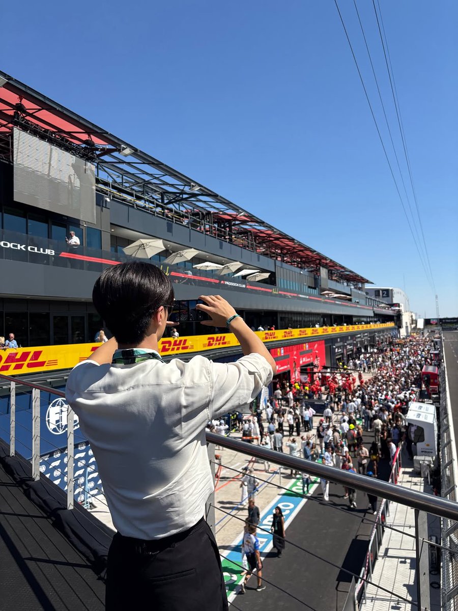 flutky's tweet photo. Soaking in the view, snapping the crowd, and feeling like the main event in Spain. https://t.co/vP2KyNgGQy