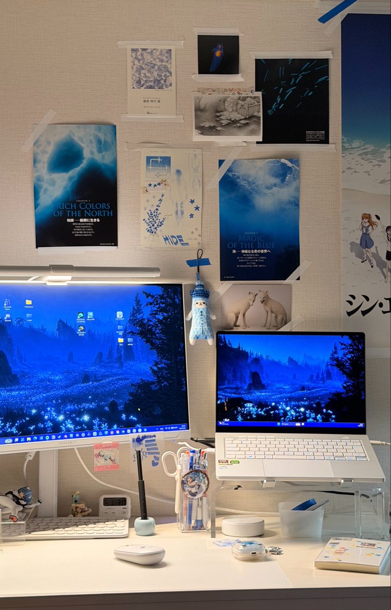 whensawol's tweet photo. my cleaned desk 🙏 https://t.co/i4Z7iRomJ1