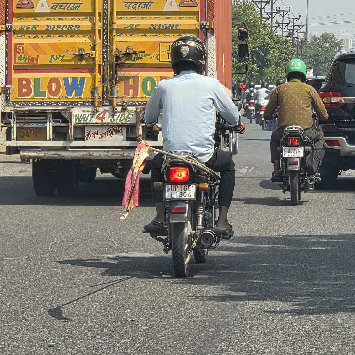 vd_2008's tweet photo. @uptrafficpolice kripya  kuch help kere https://t.co/W8MdgkOKPT