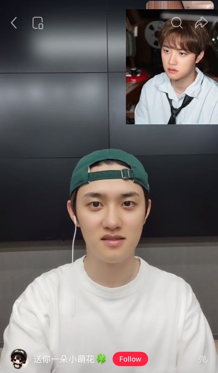 dd__dandelion's tweet photo. Just to clarify, Kyungsoo’s video call fansign was not done at his home. He did the fansign at his agency, BLITZWAY Ent. You can check the background it’s the same place where he did the Guitarist MV reaction. https://t.co/okuvKWIkBl
