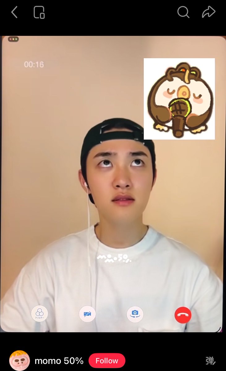dd__dandelion's tweet photo. Just to clarify, Kyungsoo’s video call fansign was not done at his home. He did the fansign at his agency, BLITZWAY Ent. You can check the background it’s the same place where he did the Guitarist MV reaction. https://t.co/okuvKWIkBl