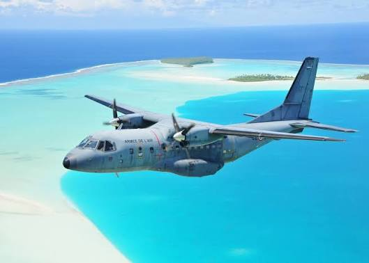 top_force's tweet photo. ✈️🇫🇷 Pour rappel, #AAE @Armee_de_lair Le programme #ATASM Avion de Transport d'Assaut du Segment Médian pour remplacer Casa CN-235/C-130 #Hercules est repoussé au delà de 2035. Entre temps, l'@embraer KC/C-390 #Millennium aura trusté tous les marchés, partout. https://t.co/pBhhQAniTT