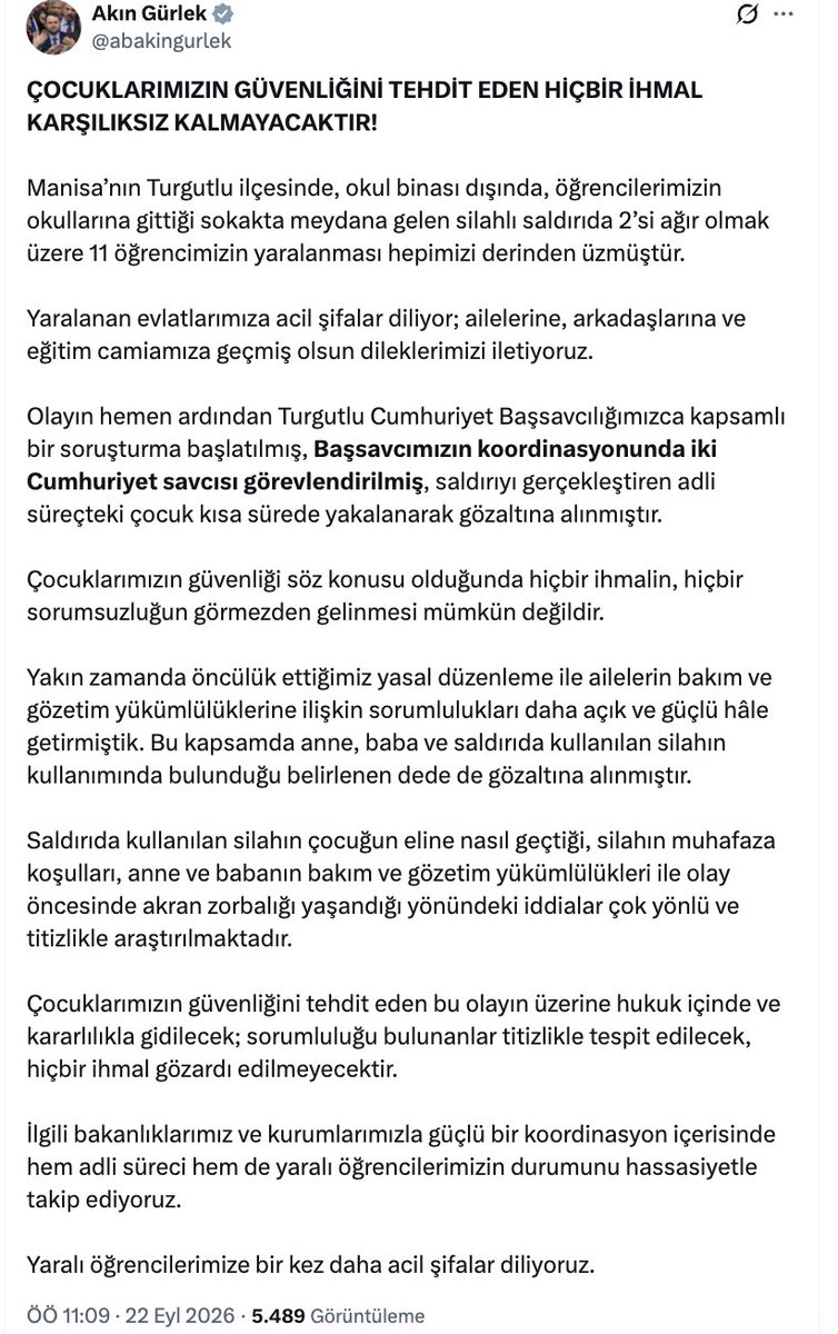 Busradde_'s tweet photo. Adalet Bakanı Akın Gürlek:

"Çocuklarımızın güvenliğini tehdit eden hiçbir ihmal karşılıksız kalmayacak

Olayla ilgili anne, baba ve saldırıda kullanılan silahın kullanımında bulunduğu belirlenen dede de gözaltına alınmıştır

Saldırıda kullanılan silahın çocuğun eline nasıl geçtiği, silahın muhafaza koşulları, anne ve babanın bakım ve gözetim yükümlülükleri ile olay öncesinde akran zorbalığı yaşandığı yönündeki iddialar çok yönlü ve titizlikle araştırılmaktadır.

Sorumluluğu bulunanlar titizlikle tespit edilecek, hiçbir ihmal gözardı edilmeyecektir"