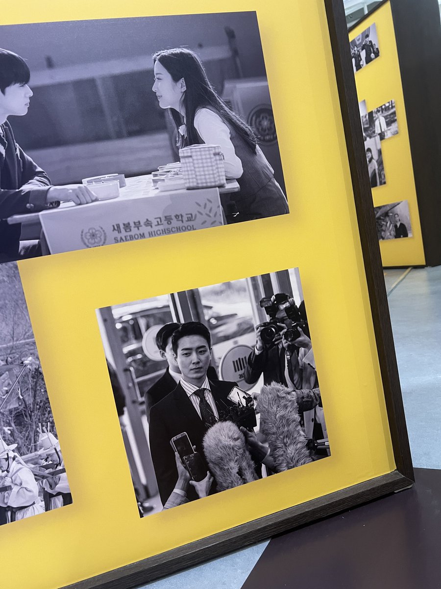 Lifeisblahblah's tweet photo. K-DRAMA EXHIBITION
일때매 광화문갔다가 스튜디오드래곤&amp;한국관광공사가 주최하는 k드라마 전시 소식듣고 들러보앗서요,, 그리고 만난 서동재검사님💛
비숲1,2 대사엽서랑 미니LP 엽서도 챙겨갈 수 있으니 시간 있으신 분들은 들러보셔도 좋을듯! 
(~11/19, 청계천 하이커그라운드) https://t.co/Ail9jGFDwh