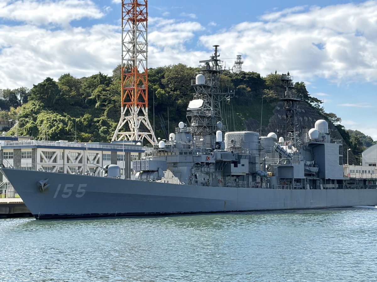 tsune1783's tweet photo. 横須賀軍港めぐり楽しすぎる
イージス艦や自衛隊の艦船多数 https://t.co/6zAsefrwTO