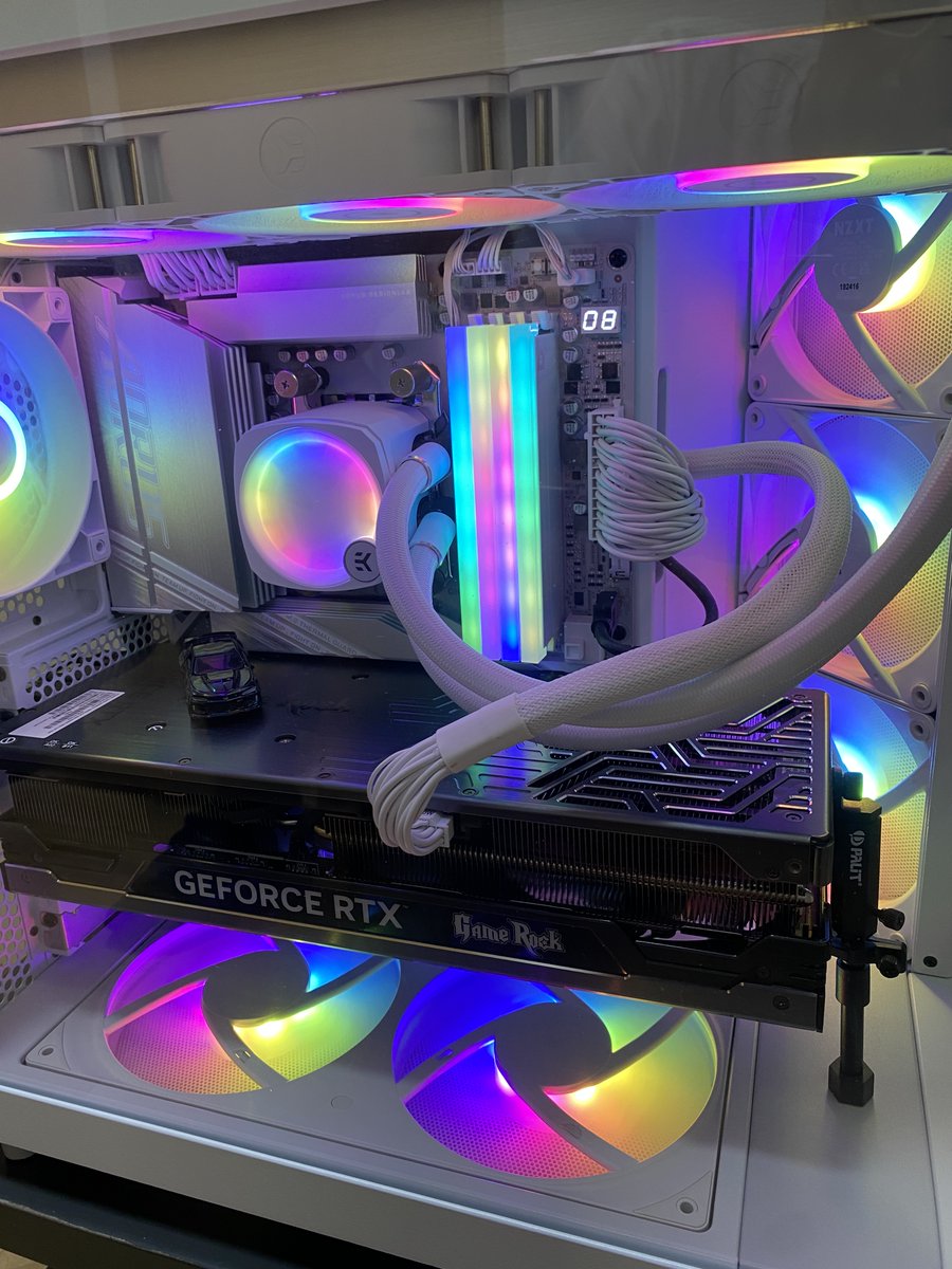 kazuyoshis34992's tweet photo. #GIGABYTE #AORUS #custompc #pcgaming #setupwars #gaminglife #AORUSpc https://t.co/5EBD2wHpJZ