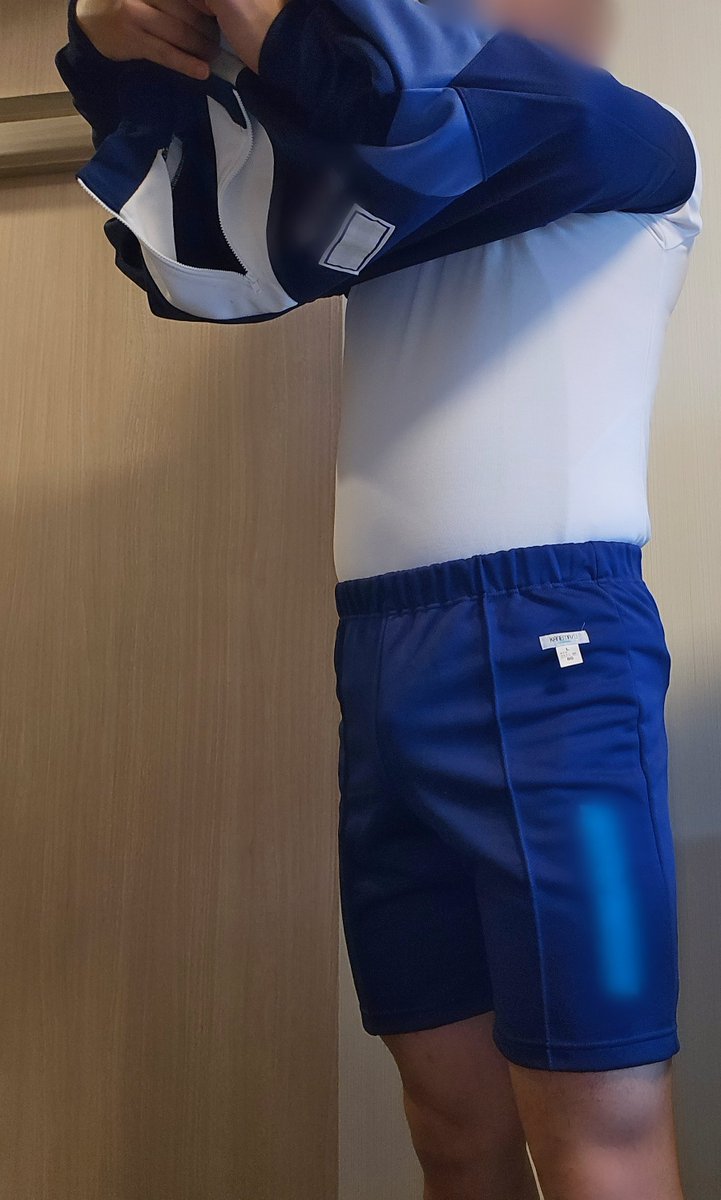 C7kaoru's tweet photo. 会場に着替える場所な���てないので、ジャージ&amp;体操着の下に予めユニを着込んでくるのが定番でした！！

ランパンの下は何にもはかない…ってのが定石ですが、ガチ勢じゃない部員はこんな感じで無理矢理タンスの奥から小学生のときのブリーフを引っ張り出してきてはいてた記憶があります… https://t.co/TMkcNj7aXc