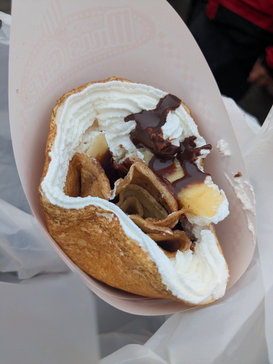 chiepmapma's tweet photo. 芋煮会なのに芋煮食えず😭去年は食べれたおやつのじかにビスコも回って��ず😭昼クレープ、夜タコス、デザートソフト。帰宅後深夜台風の影響の強風の中この長ぐつを洗う… https://t.co/ZmqdbDxdfV