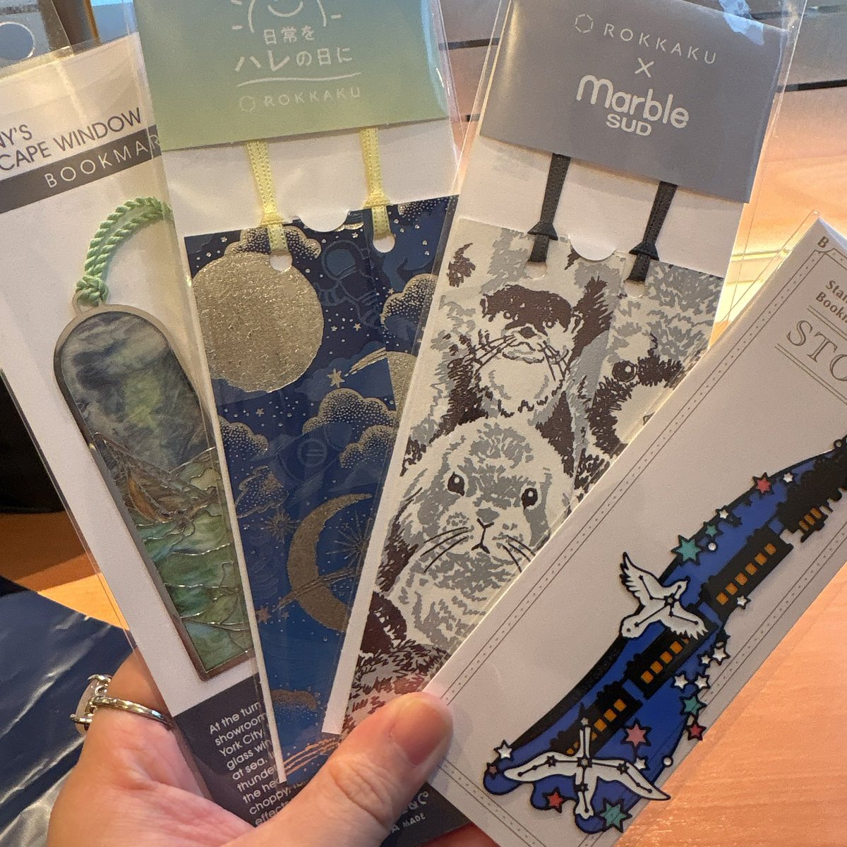 UkiyoAsuki's tweet photo. ずっと行きたかった、文房堂。

素敵すぎる栞と、かわいすぎるハンカチを購入。 https://t.co/eVAIA6eAMT