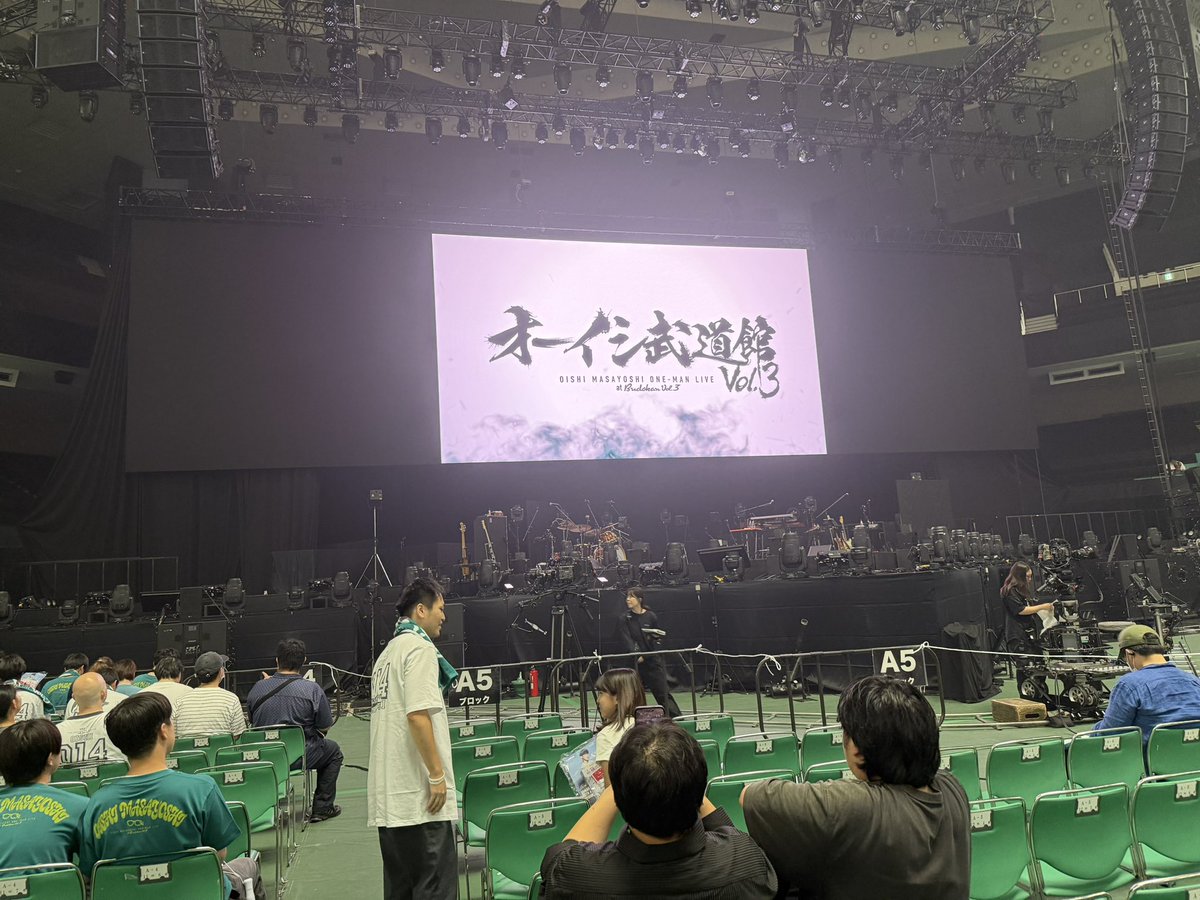SSBU_nametake's tweet photo. オーイシ武道館Vol3
えー席の近さえぐいです。
圧倒的引きの強さ https://t.co/qzKM7BGQnw